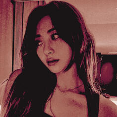 EVARA Mejor amiga Prefecta de Hufflepuff. Gran Duquesa Heredera de Luxemburgo. La persona más dulce de todo Hogwarts. Cuando llegó transferida desde Durmstrang, enseguida se hicieron amigas.